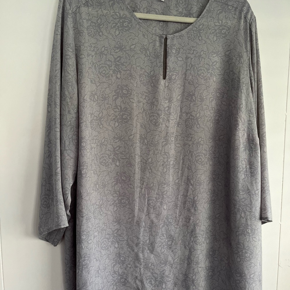 Violet & Claire Gray Floral Tunic Blouse Size 3X